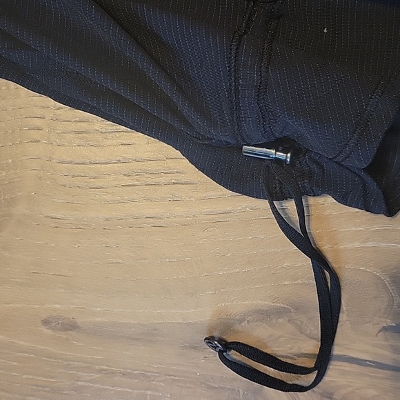 Lululemon Black Athletic Top Size 8 - Picture 5 of 7